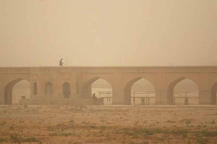 اصفهان در محاصره گرد و غبار، شاخص کیفی هوا در وضعیت خطرناک قرار گرفت