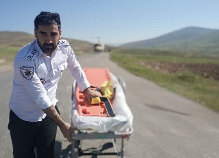 مصدوم سقوط پاراگلایدر در کلیبر با اورژانس هوایی به تبریز منتقل شد مصدوم سقوط پاراگلایدر در کلیبر با اورژانس هوایی به تبریز منتقل شد