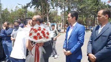 فیلم | استقبال مسوولان و مردم از قهرمان زنجانی ووشو