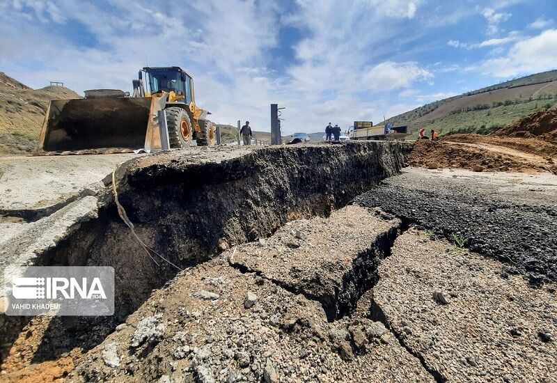 سیلاب جاده "سملقان" خراسان شمالی به "گلی داغ" گلستان را تخریب کرد