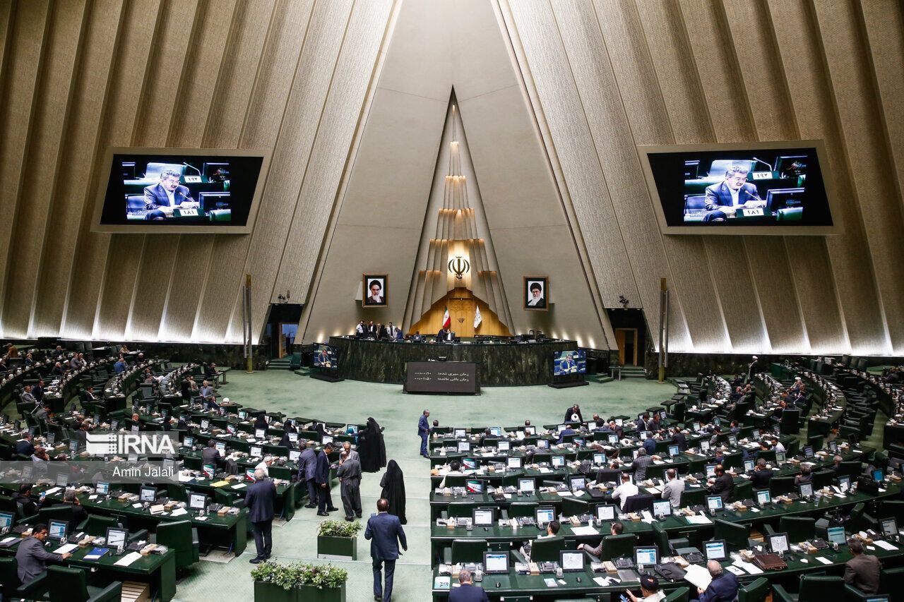 نواب البرلمان الايراني يدينون اجراء الحكومة الكندية العدائي ضد الحرس الثوري الإيراني