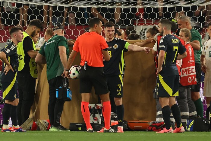شکستگی استخوان صورت بازیکن مجارستان/ تیم پزشکی «عجله‌ای» نداشت!
