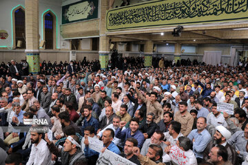 Encuentro de un gran grupo de gente con el Líder de la Revolución Islámica
