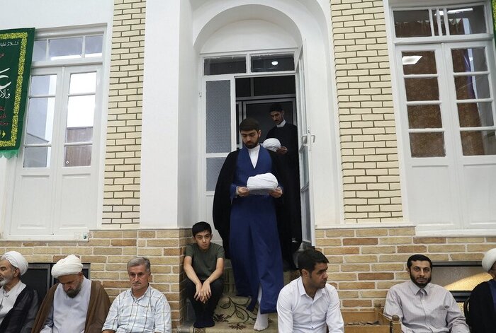 مراسم جشن و عمامهگذاری در بیوت مراجع تقلید قم برگزار شد