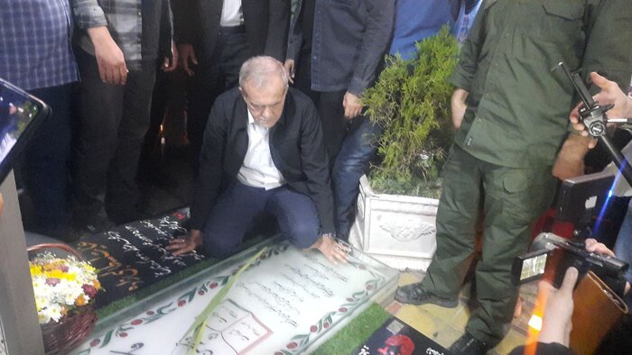 حواشی نشست انتخاباتی پزشکیان در کرمان/ از حضور پررنگ مدیران سابق تا یاد بزرگان دیار کریمان