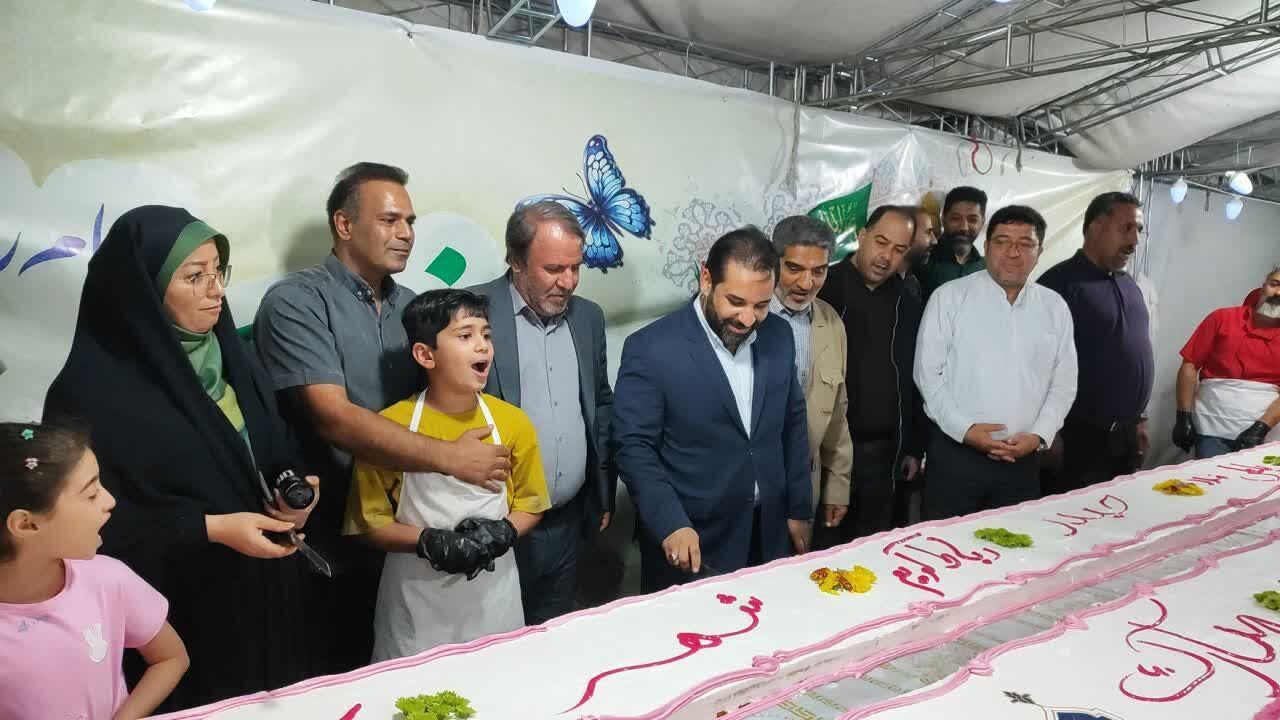 توزیع کیک ۲۸ متری در جشن بزرگ غدیر در رباط‌کریم
