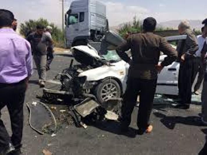 یک کشته و یک مصدوم در اثر برخورد خودرو سمند با تریلی در جاده میانه به تبریز