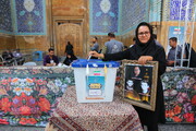 فیلم | حضور مردم و مسوولان اصفهان ساعات ابتدایی چهاردهمین دوره انتخابات ریاست جمهوری