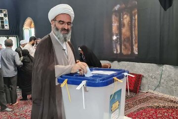 امام جمعه سمنان: راه ناامیدکردن دشمنان مشارکت در انتخابات است