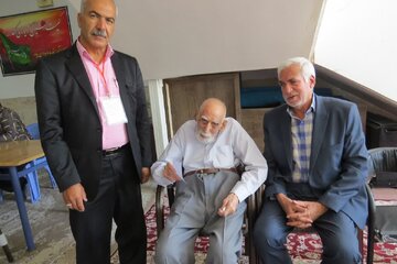 حضور پیرمرد ۹۷ ساله ابرکوهی در انتخابات