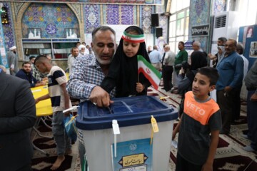 مشارکت بالا در انتخابات اقتدار جمهوری اسلامی ایران را به جهانیان گوشزد می‌کند+فیلم