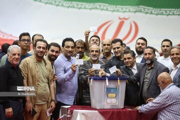 Élection présidentielle en Iran : des sportives et sportifs aux urnes 