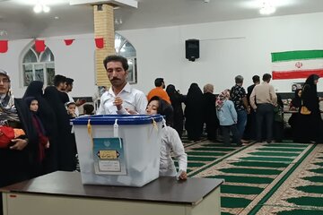 صف‌های شبانه مردم خراسان جنوبی در شعب اخذ رای + فیلم