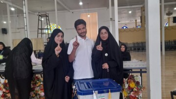 از کودکی که به عشق شهید جمهور آمد تا اولین رای سه‌قلوها در صندوق رئیس‌جمهور چهاردهم
