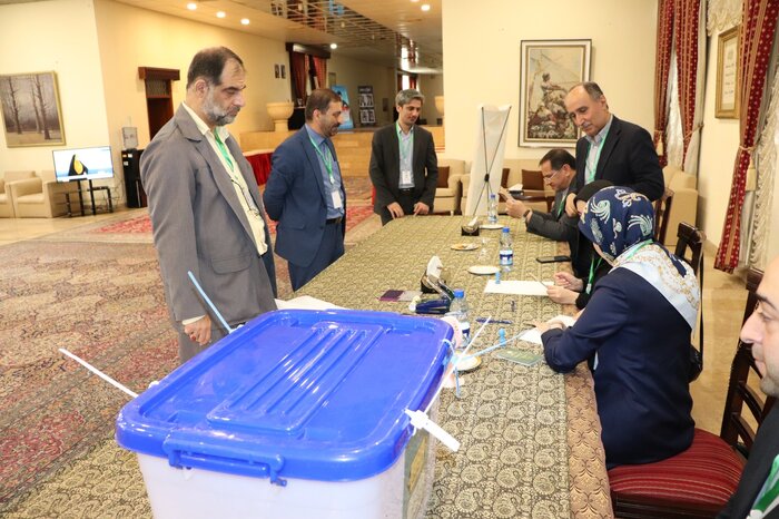 آغاز رایگیری انتخابات ریاست جمهوری ایران در ۵ شهر پاکستان + عکس