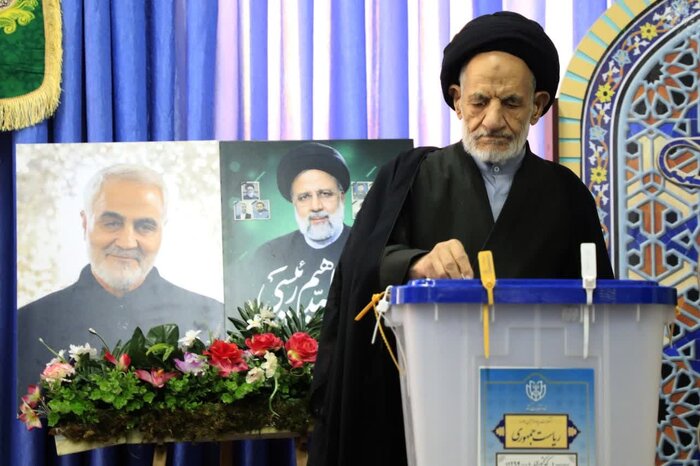 امام جمعه بیرجند: مردم با انتخاب خود دولت خدمتگزاری را شکل دهند