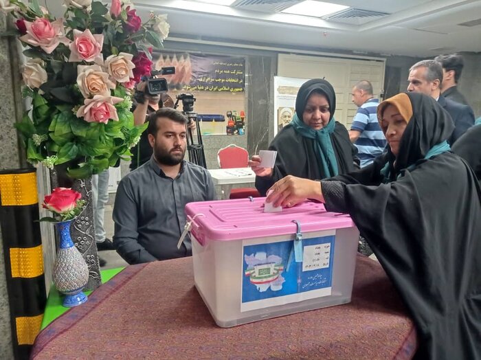انتخابات ریاست جمهوری ایران در بغداد/ حضور پرشور بانوان ایرانی مقیم