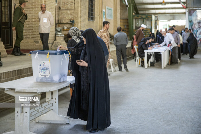 بانوان همچنان طلایه داران حضور در صفهای فشرده انتخاباتی آذربایجانغربی