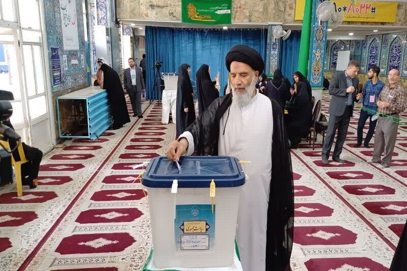 نماینده ولی فقیه در خوزستان: هر رای مردم همانند موشک‌ نقطه‌زنی به قلب دشمن است