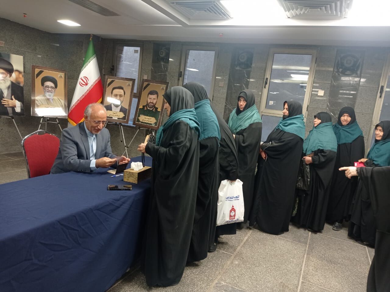 انتخابات ریاست جمهوری ایران در بغداد/ حضور پرشور بانوان ایرانی مقیم