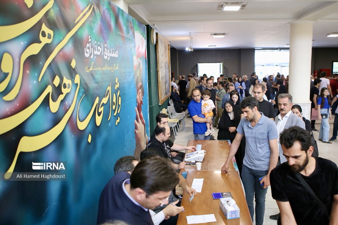 اهالی فرهنگ، هنر و رسانه تبریز پرشورتر از همیشه در صحنه انتخابات اهالی فرهنگ، هنر و رسانه تبریز پرشورتر از همیشه در صحنه انتخابات