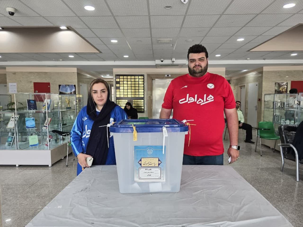 نشان وفاداری قهرمانان ورزش همدان در انتخابات چهاردهم