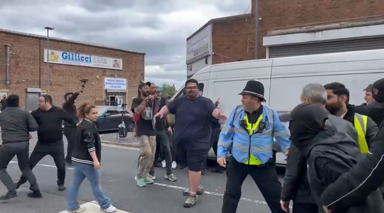 Police arrest anti-Revolution elements at Birmingham's polling station