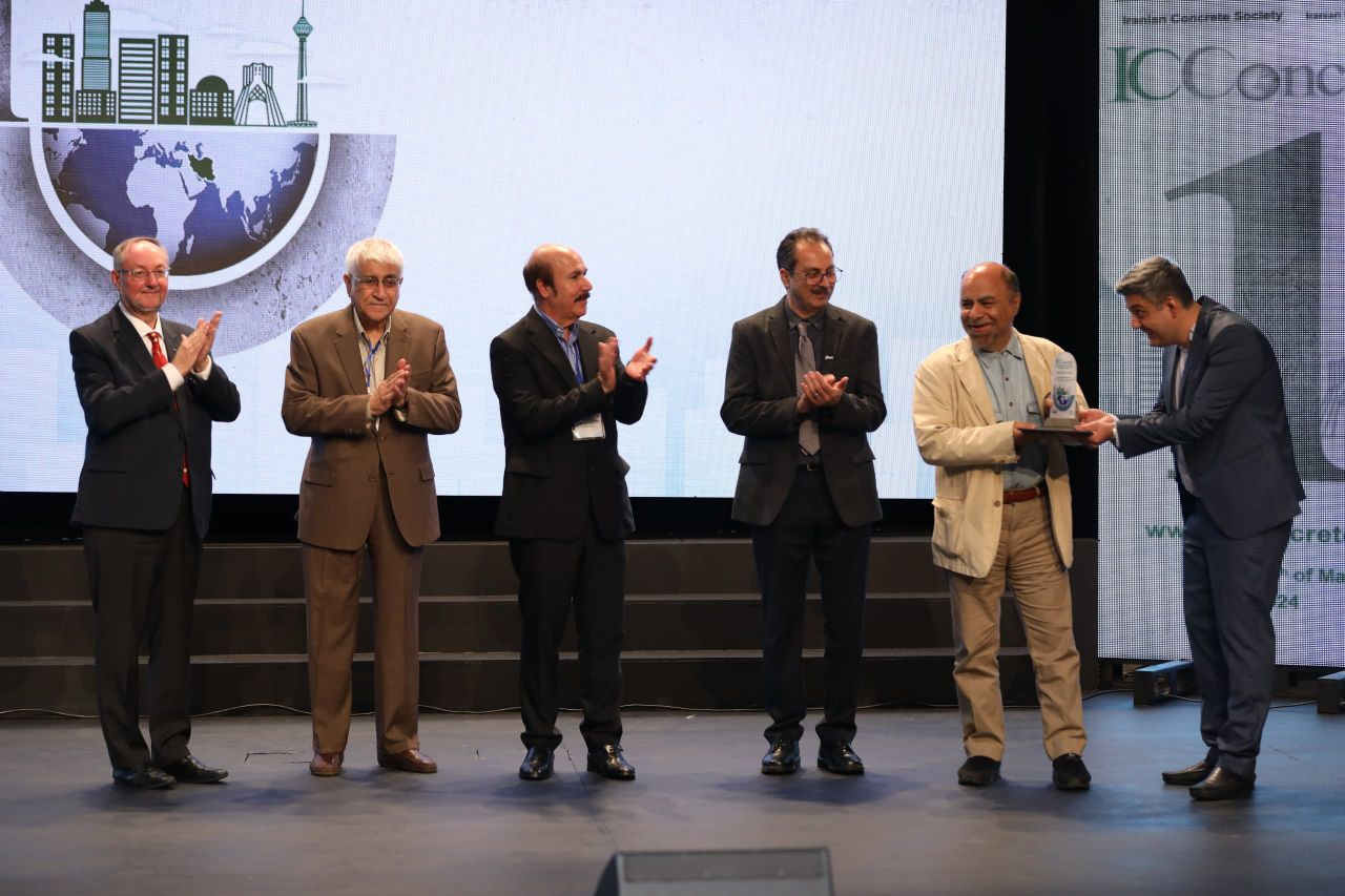 استاد برجسته دانشگاه امیرکبیر تقدیر شد