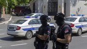 حمله به سفارت رژیم صهیونیستی در صربستان؛ یک افسر پلیس زخمی و مهاجم کشته شد