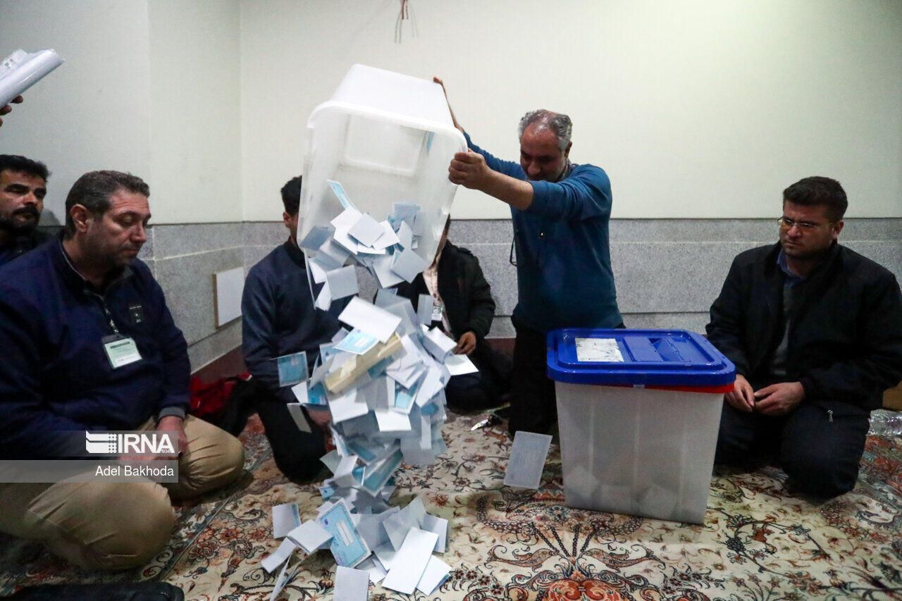 بدء عملية فرز الاصوات لانتخابات الرئاسة الايرانية