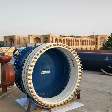 نمایشگاه ابر تجهیزات پروژه انتقال آب دریا در اصفهان افتتاح شد