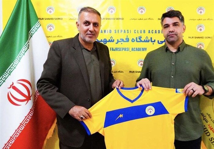 قربانی سرمربی فجرسپاسی شیراز شد