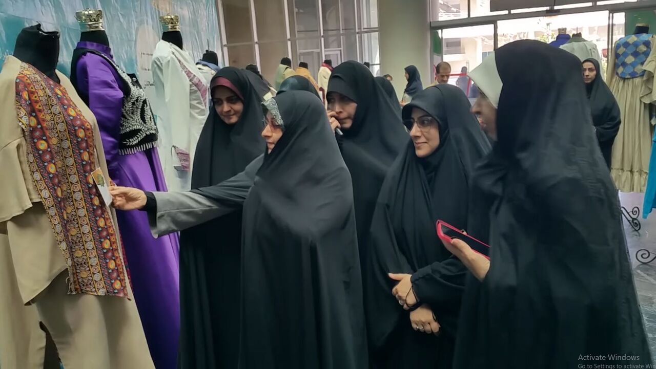 فیلم|برپایی نمایشگاه پوشاک اسلامی ایرانی با حضور معاون امور زنان رئیس‌جمهور در شهرری