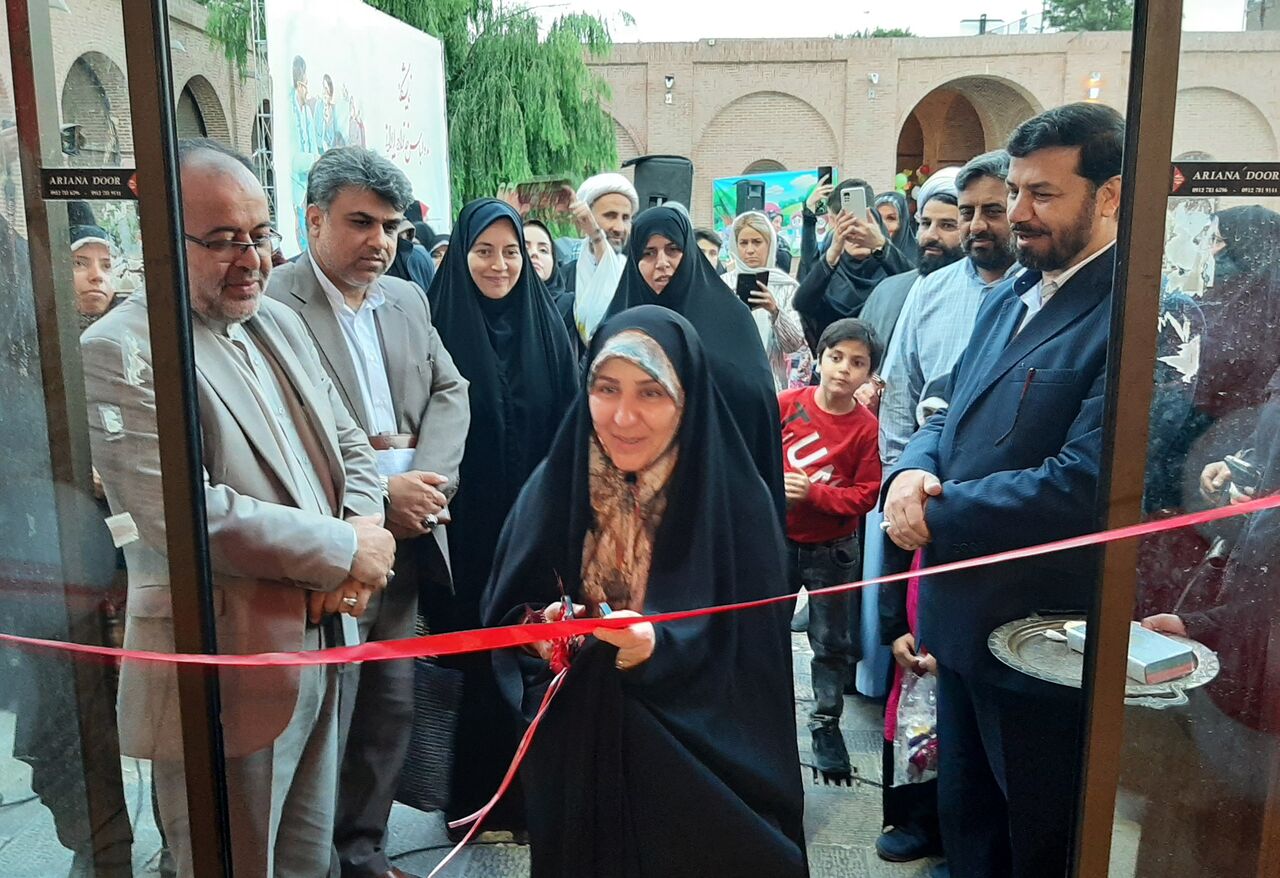 نمایشگاه مد و لباس خانواده ایرانی در قزوین افتتاح شد