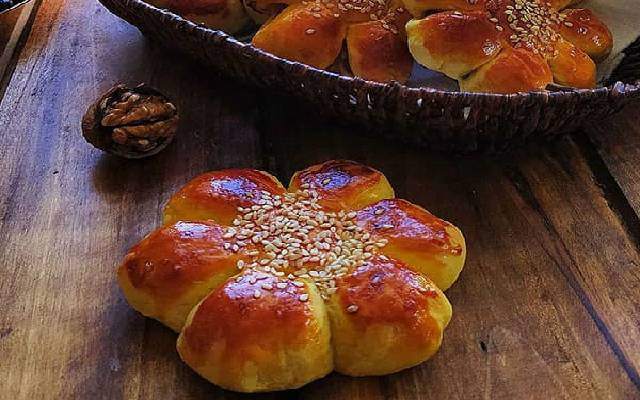 طرز تهیه نان شیر خرما نرم و خوشمزه مرحله به مرحله