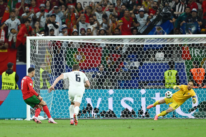 به بهانه اشکهای کریس؛ عطشی که از رونالدو، CR7 ساخت + فیلم