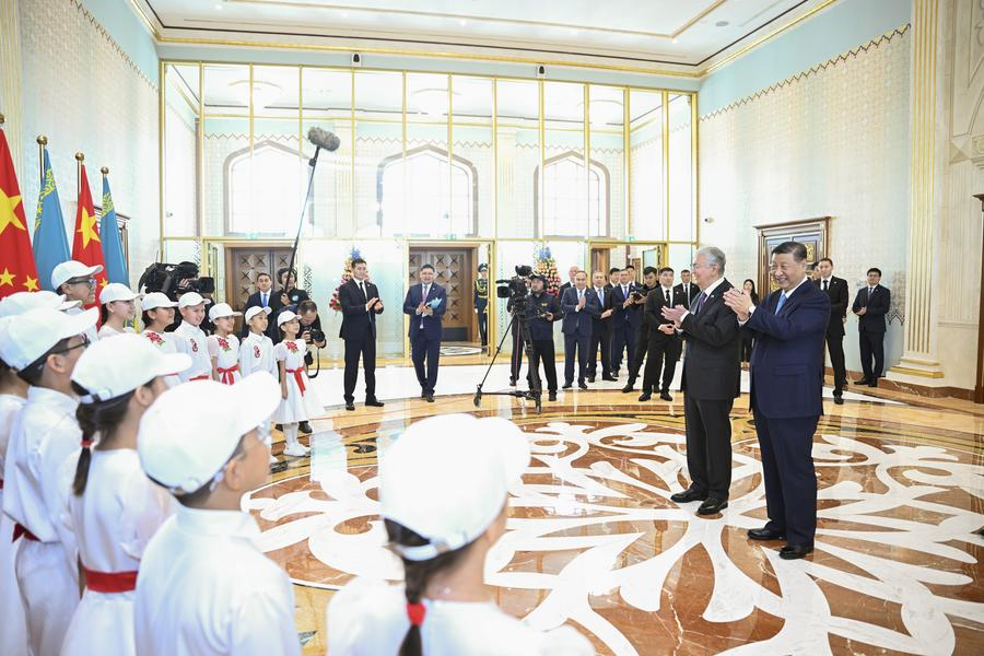 رئیس جمهوری چین با همتای قزاقستانی خود ملاقات کرد