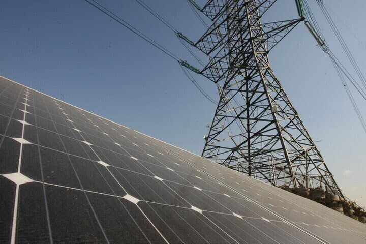 جلوگیری از قطعی برق پنج روستای اردستان با احداث نیروگاه ۱۰ مگاواتی خورشیدی