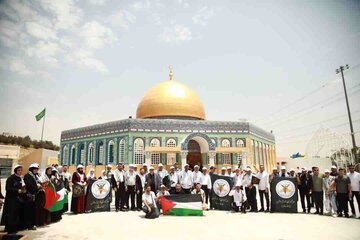 حضور عائلات الشهداء الفلسطينيين في مجمع "أرض ‎المقاومة" السياحي بطهران