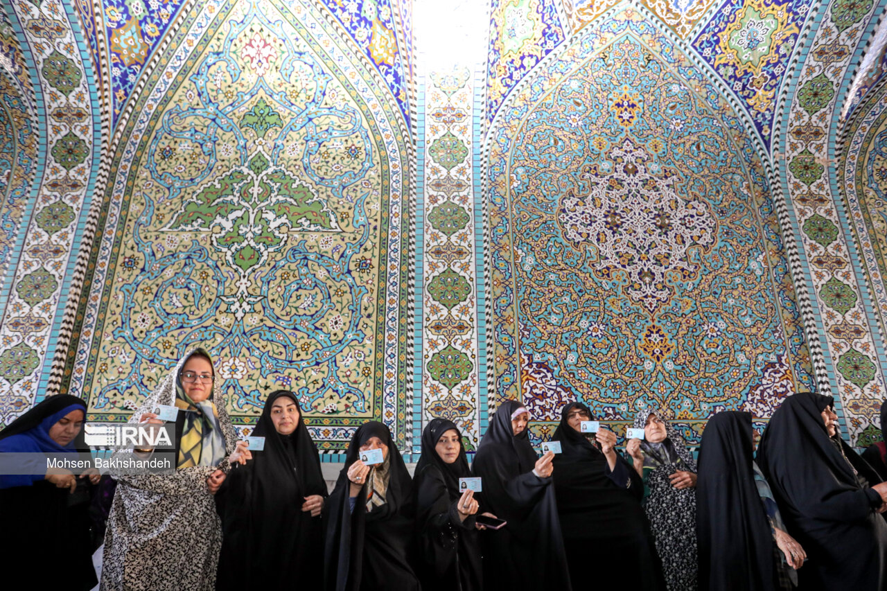 سبابههای سرخ برای مشق سرنوشت+ فیلم