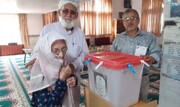 100-year Iranian lady casts vote in runoff presidential election