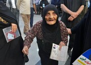حضور خانم‌جان ۹۵ ساله اهوازی پای صندوق رای +فیلم