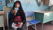 رای دادن زن ۹۶ ساله آزادشهری در انتخابات چهاردهم