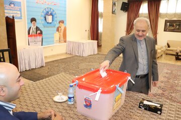 رای گیری دور دوم انتخابات ریاست جمهوری ایران در پاکستان آغاز شد