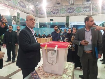 استاندار کرمان: تمهیدات لازم برای انتخابات باشکوه فراهم شده است 