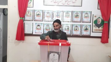 مرد ۹۰ ساله مراغه‌ای در انتخابات شرکت کرد