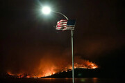Etats-Unis : Un violent incendie fait rage dans le nord de la Californie