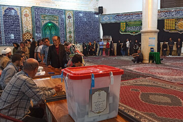 فیلم/مشارکت گسترده مردم استان اردبیل در انتخابات در آخرین ساعات رای‌گیری