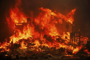 Un violent incendie faisait rage dans le nord de la Californie