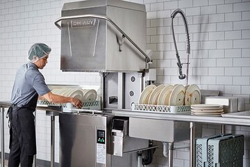 معرفی بهترین برندهای ماشین ظرفشویی صنعتی